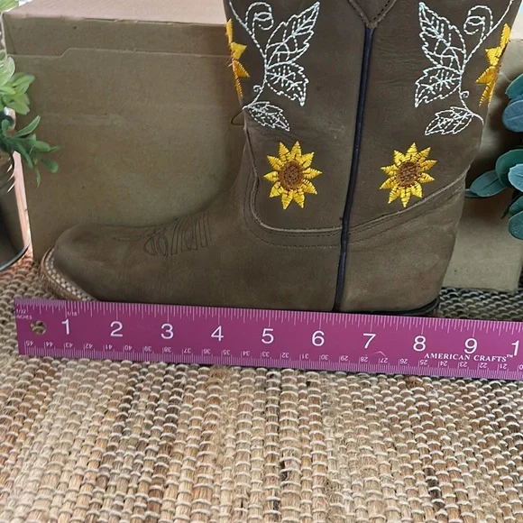 Beautiful Elliut western boot size 13 - Picture 10 of 11